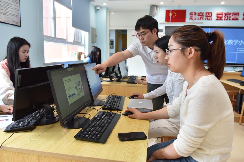 我校开展2024年智慧教育主题月第三周学习活动(图1)