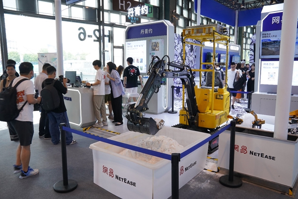 2024世界人工智能大会|网易伏羲发布机器人品牌“灵动”(图1) 2024世界人工智能大会|网易伏羲发布机器人品牌“灵动”(图1)