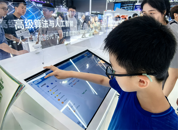 猿编程亮相世界人工智能大会深度应用AI技术推动少儿编程教育发展(图3)