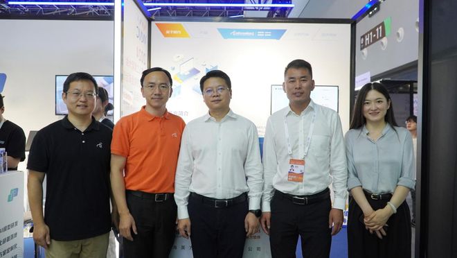 AI+数据管理 英方软件精彩亮相WAIC(图1)