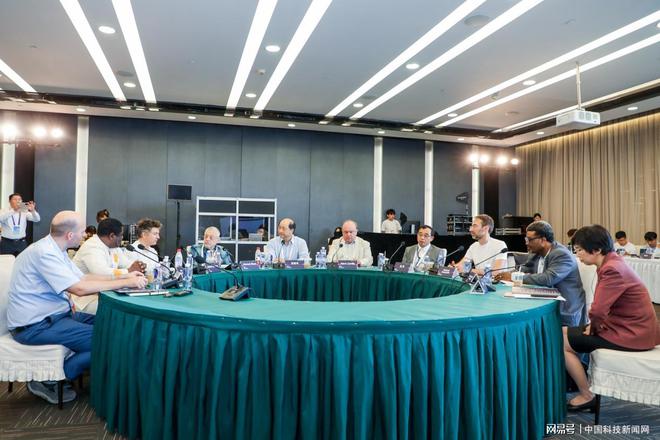 2024年世界人工智能大会“数学与人工智能”学术会议成功举办(图1) 2024年世界人工智能大会“数学与人工智能”学术会议成功举办(图1)