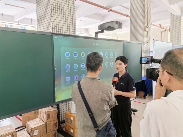 东方中原亮相2024年湛江市人工智能赋能教育教学现场会(图3) 东方中原亮相2024年湛江市人工智能赋能教育教学现场会(图3)